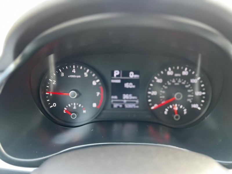 Kia Rio Vehicle Image 11