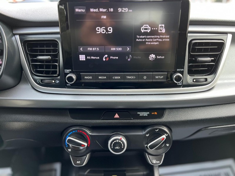 Kia Rio Vehicle Image 12