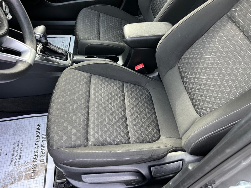 Kia Rio Vehicle Image 14