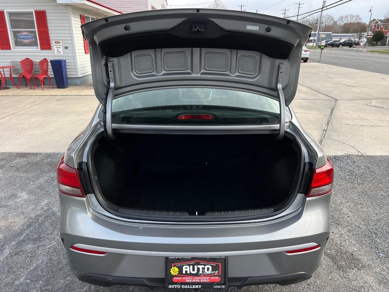 Kia Rio Vehicle Image 16