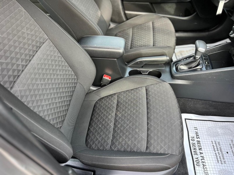 Kia Rio Vehicle Image 18