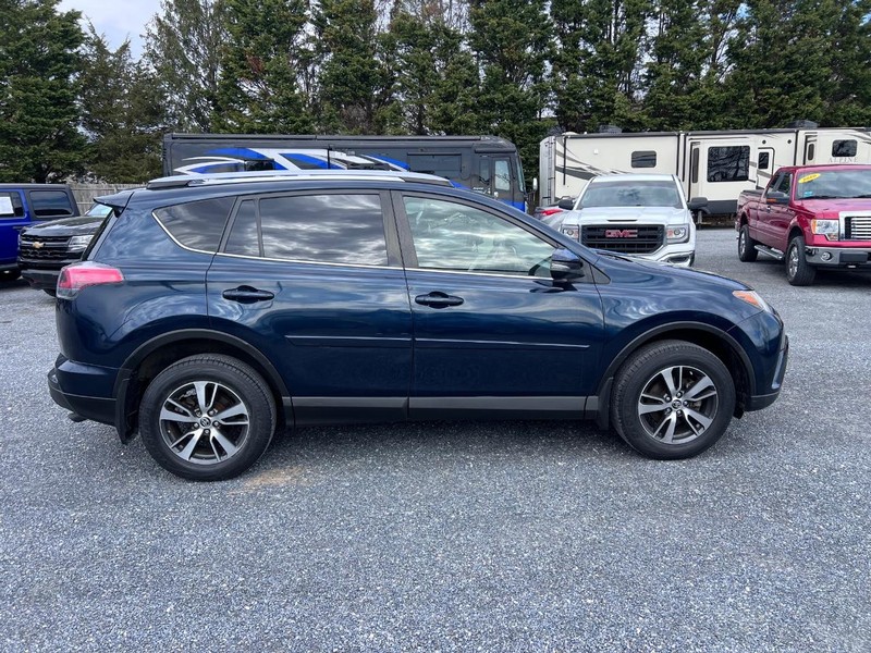 Toyota RAV4 Vehicle Image 04