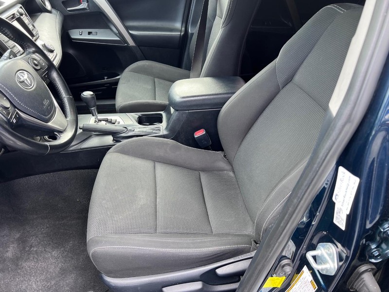 Toyota RAV4 Vehicle Image 14