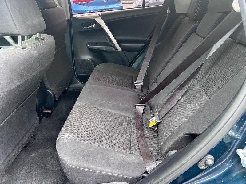 Toyota RAV4 Vehicle Image 15