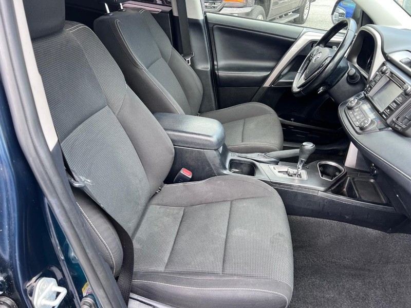 Toyota RAV4 Vehicle Image 18