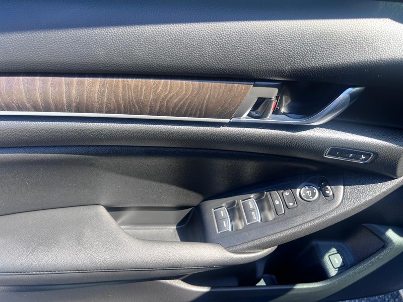 Honda Accord Vehicle Image 09