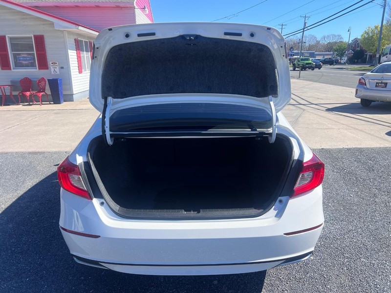 Honda Accord Vehicle Image 16