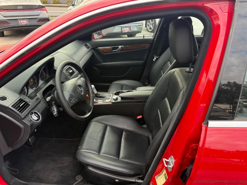 Mercedes-Benz C-CLASS Vehicle Image 10