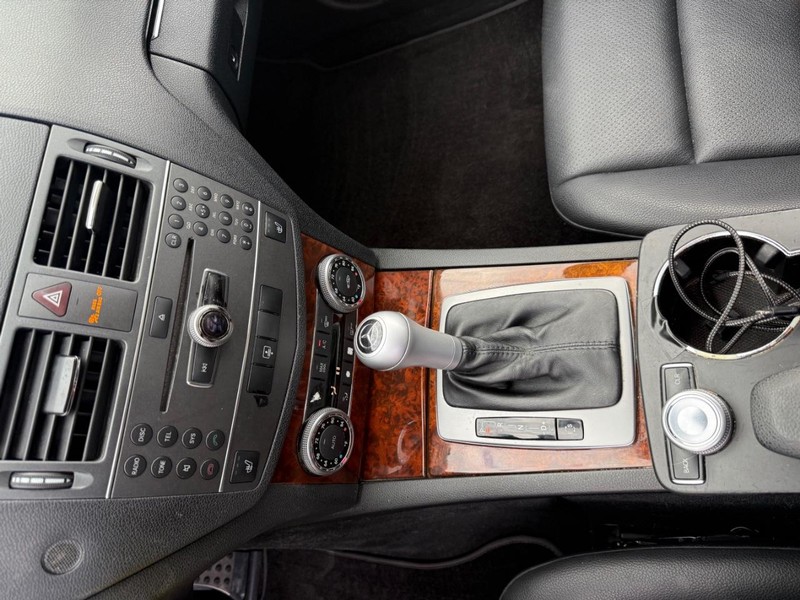 Mercedes-Benz C-CLASS Vehicle Image 12