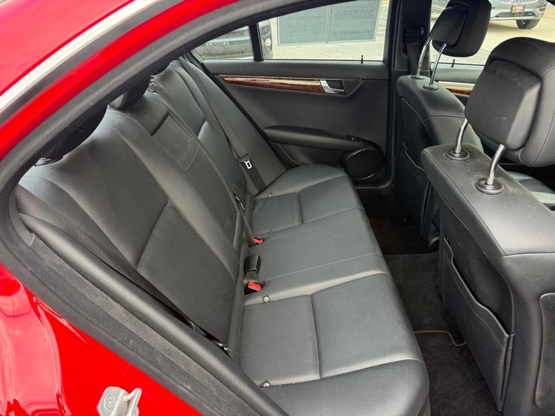 Mercedes-Benz C-CLASS Vehicle Image 15