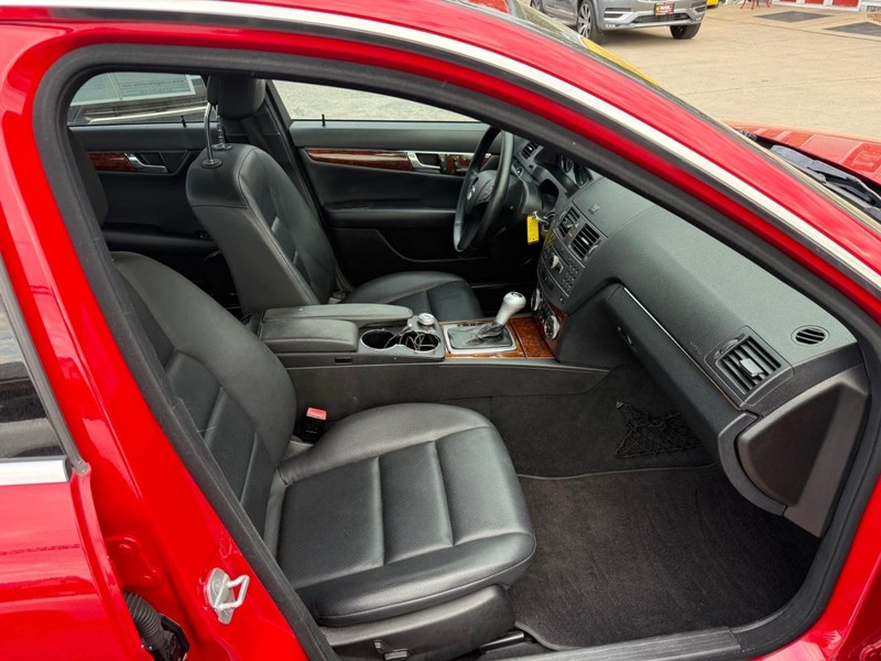 Mercedes-Benz C-CLASS Vehicle Image 19