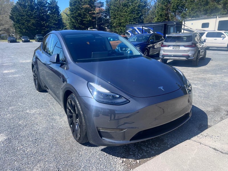 Tesla Model Y Vehicle Image 03