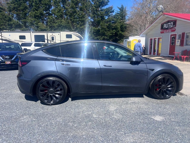 Tesla Model Y Vehicle Image 04