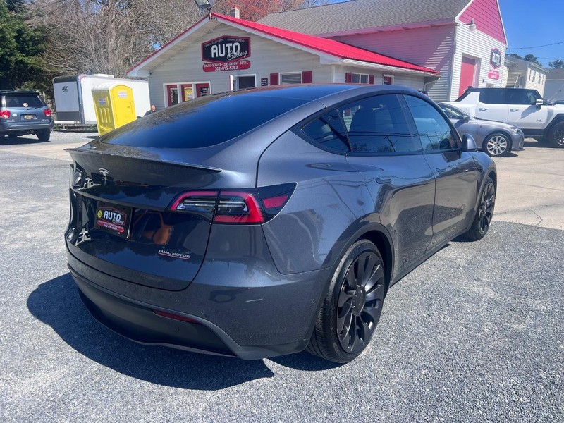 Tesla Model Y Vehicle Image 05