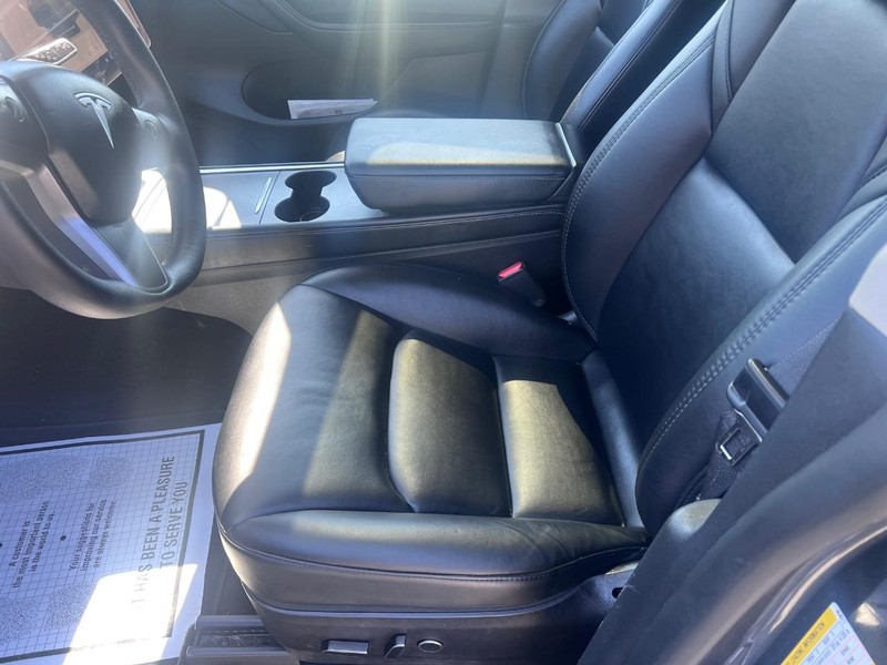 Tesla Model Y Vehicle Image 12