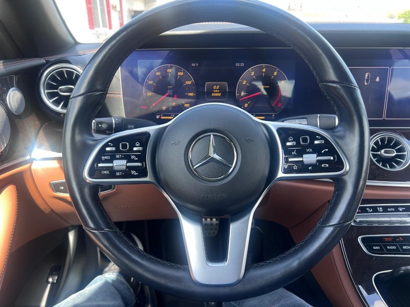 Mercedes-Benz E-CLASS Vehicle Image 11