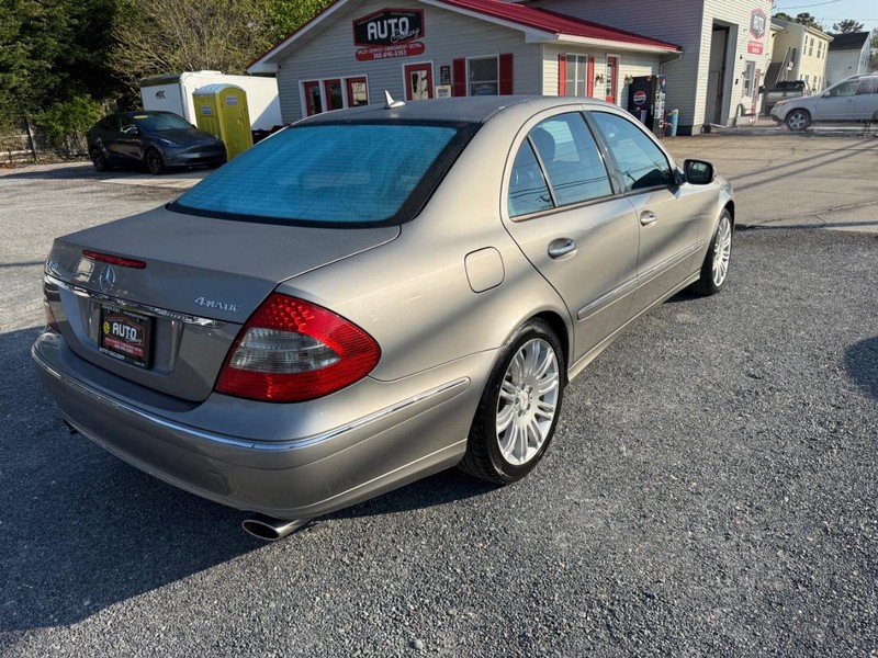 Mercedes-Benz E-Class Vehicle Image 05