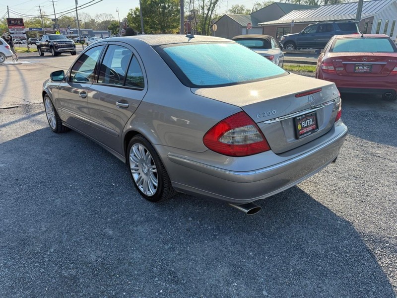 Mercedes-Benz E-Class Vehicle Image 06