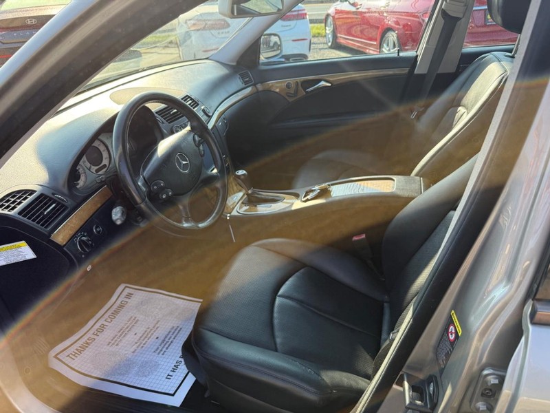 Mercedes-Benz E-Class Vehicle Image 08