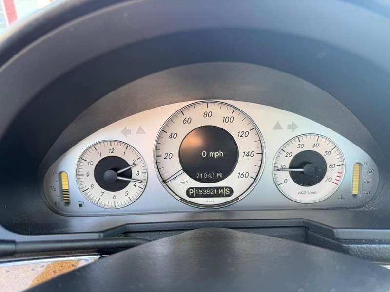 Mercedes-Benz E-Class Vehicle Image 10