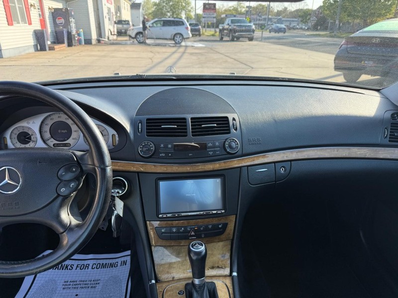 Mercedes-Benz E-Class Vehicle Image 11