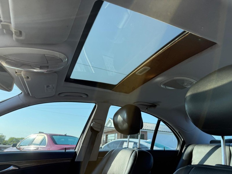 Mercedes-Benz E-Class Vehicle Image 12