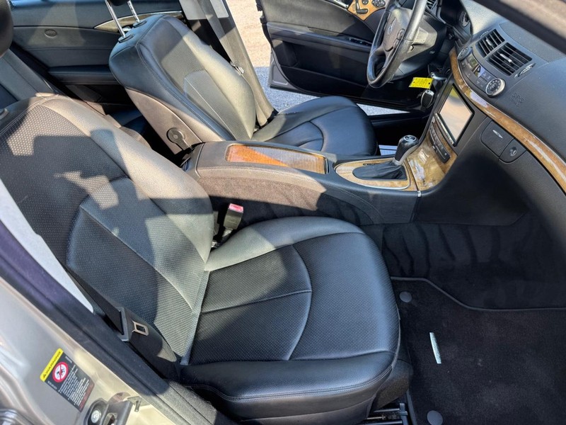 Mercedes-Benz E-Class Vehicle Image 15