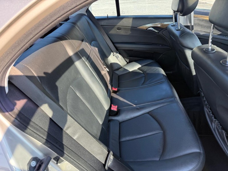 Mercedes-Benz E-Class Vehicle Image 17