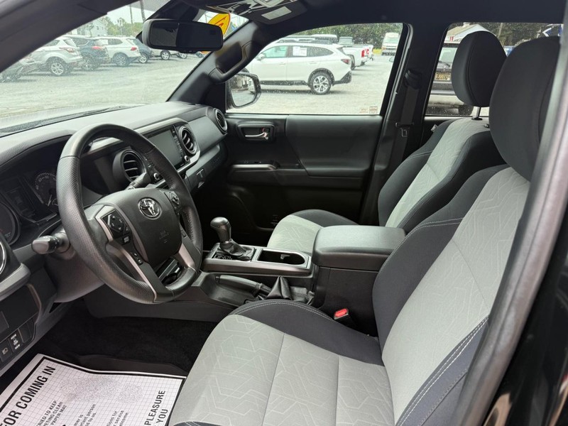 Toyota Tacoma Vehicle Image 06