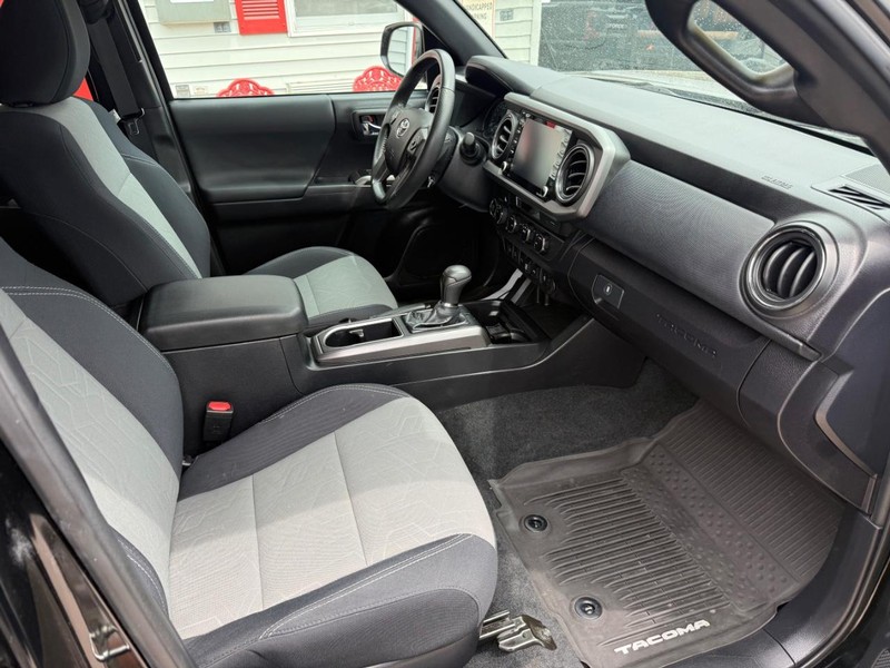 Toyota Tacoma Vehicle Image 10