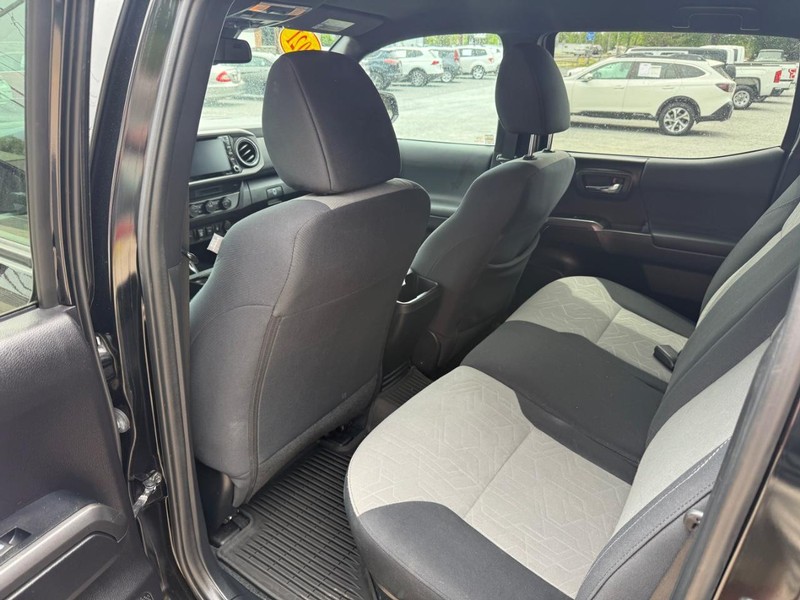 Toyota Tacoma Vehicle Image 11