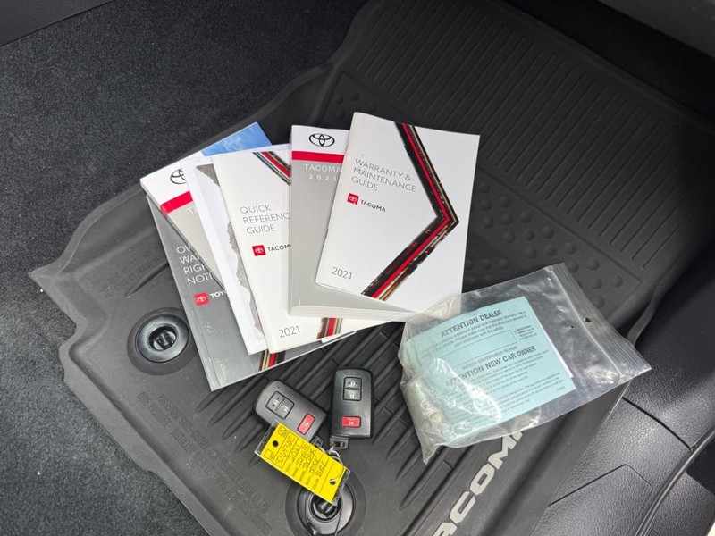 Toyota Tacoma Vehicle Image 12