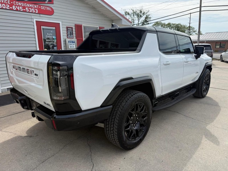 GMC HUMMER EV Pickup Vehicle Image 03