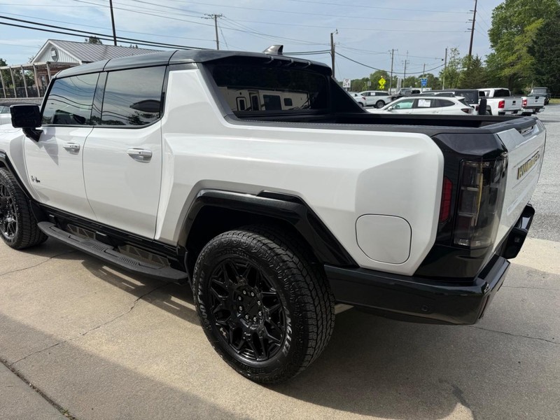 GMC HUMMER EV Pickup Vehicle Image 05