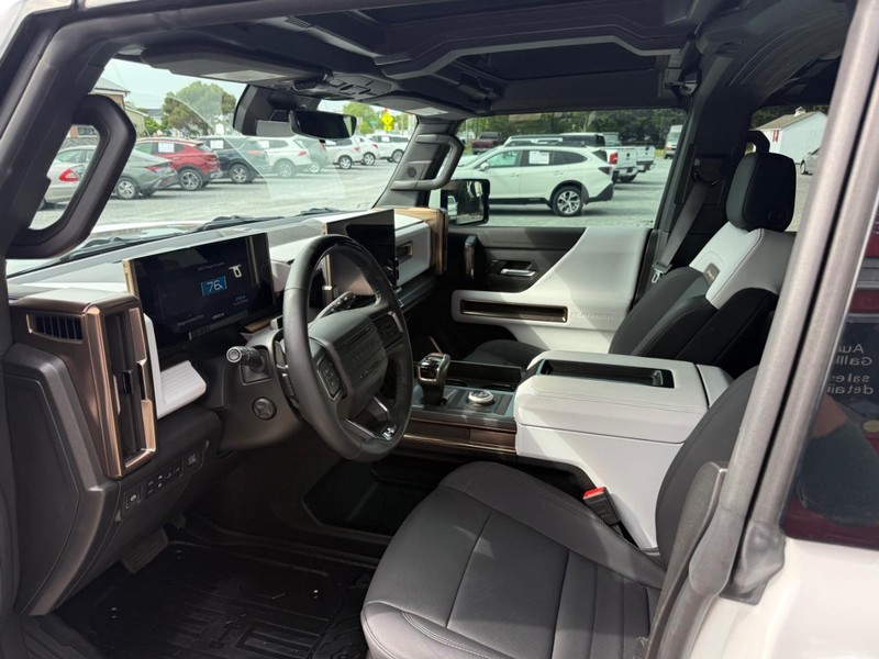 GMC HUMMER EV Pickup Vehicle Image 07