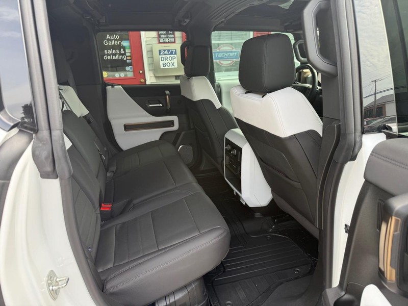 GMC HUMMER EV Pickup Vehicle Image 14