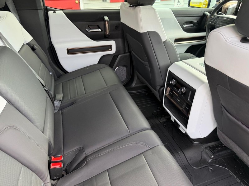 GMC HUMMER EV Pickup Vehicle Image 15