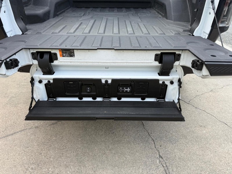 GMC HUMMER EV Pickup Vehicle Image 17