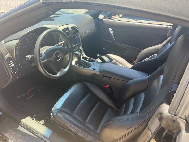 Chevrolet Corvette Vehicle Image 12