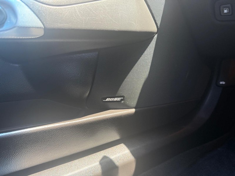 Chevrolet Corvette Vehicle Image 17