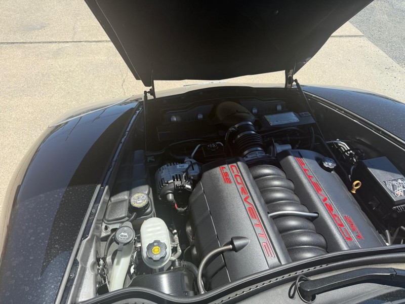 Chevrolet Corvette Vehicle Image 21