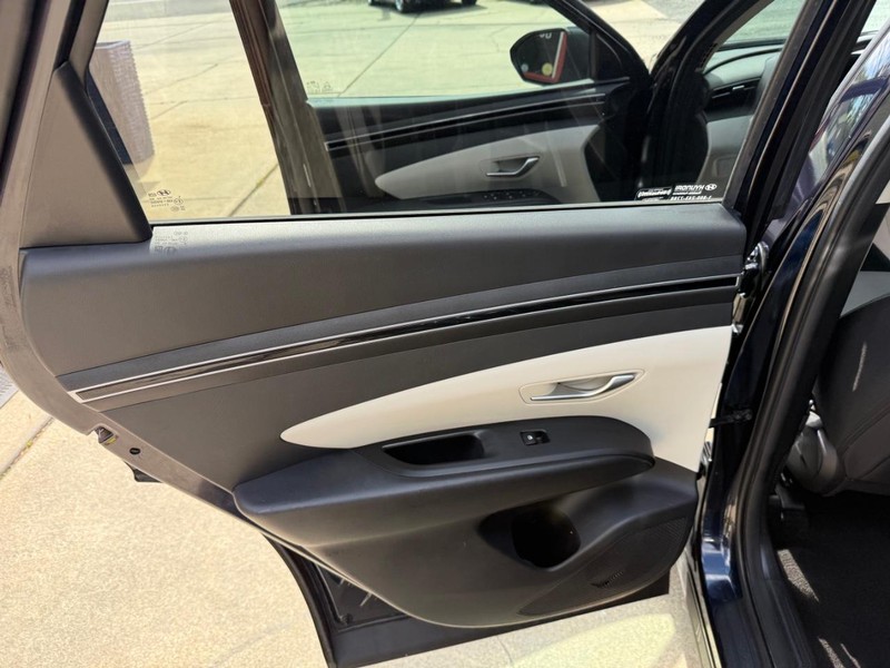 Hyundai Tucson Vehicle Image 16