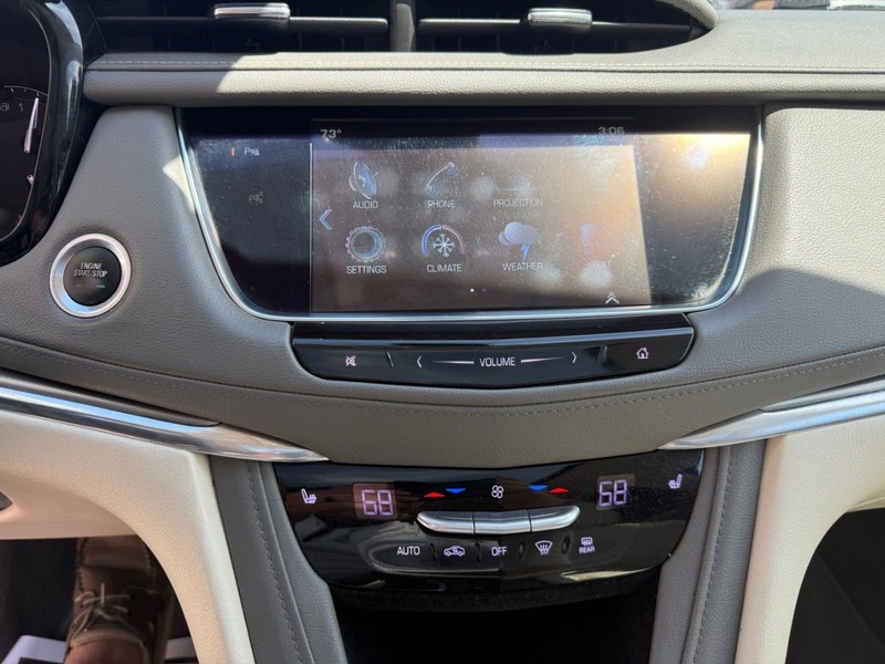Cadillac XT5 Vehicle Image 10