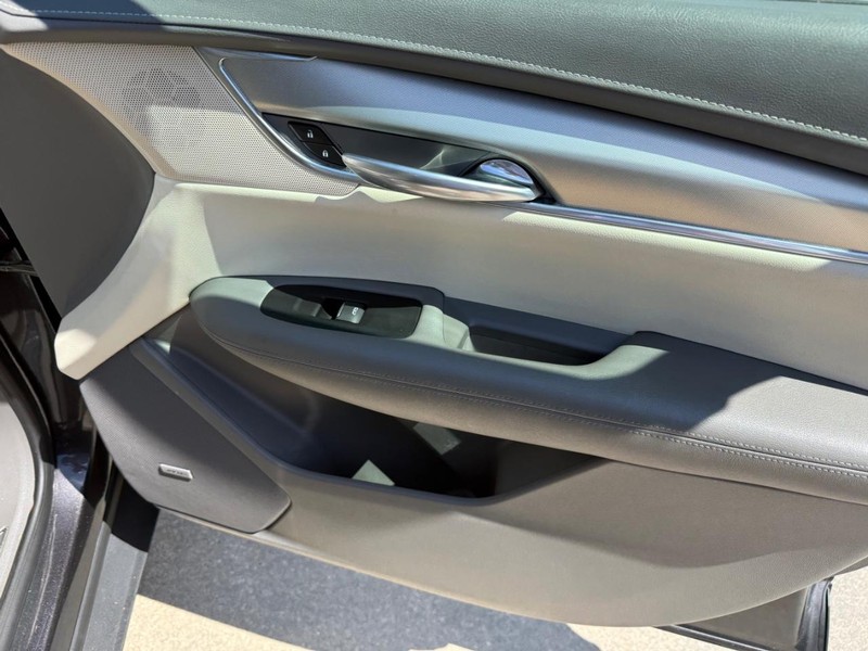 Cadillac XT5 Vehicle Image 12