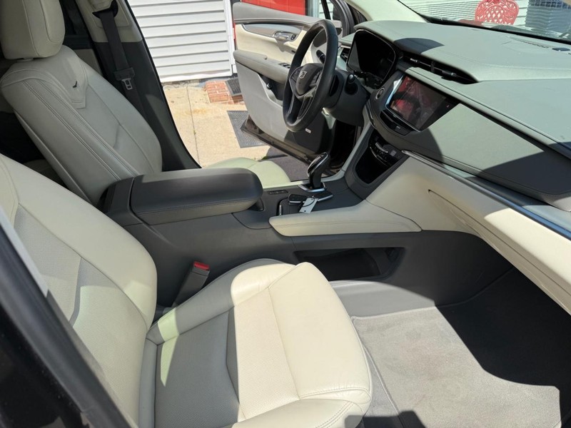 Cadillac XT5 Vehicle Image 13