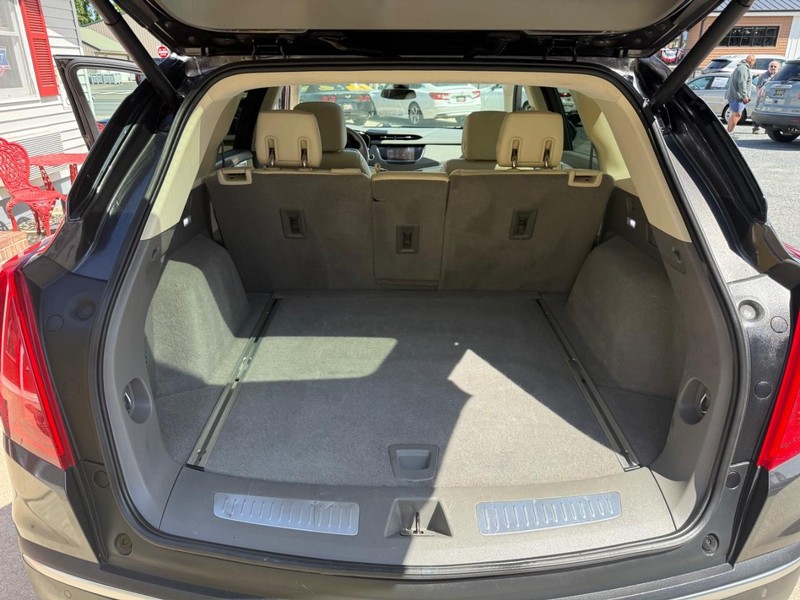 Cadillac XT5 Vehicle Image 16