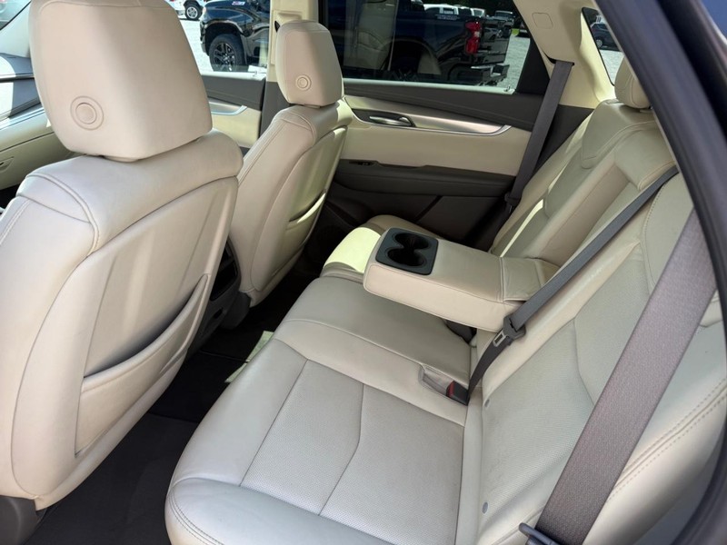 Cadillac XT5 Vehicle Image 18