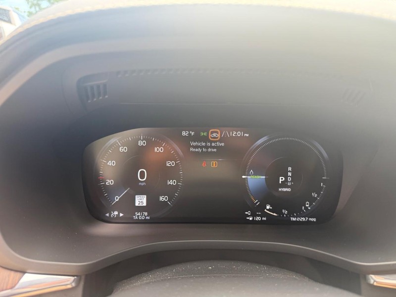 Volvo XC60 Vehicle Image 10