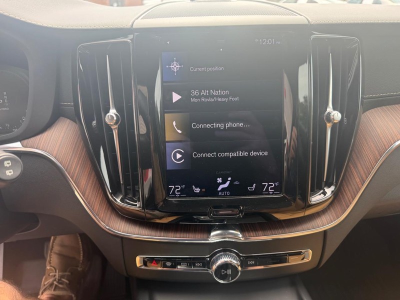Volvo XC60 Vehicle Image 11