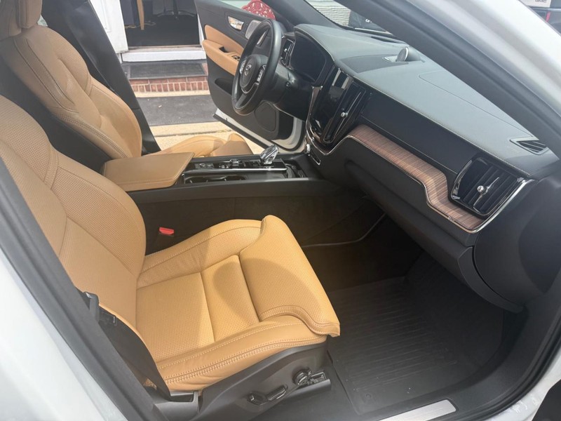 Volvo XC60 Vehicle Image 18